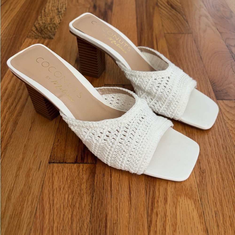 NWOT Coconuts by Matisse sandals